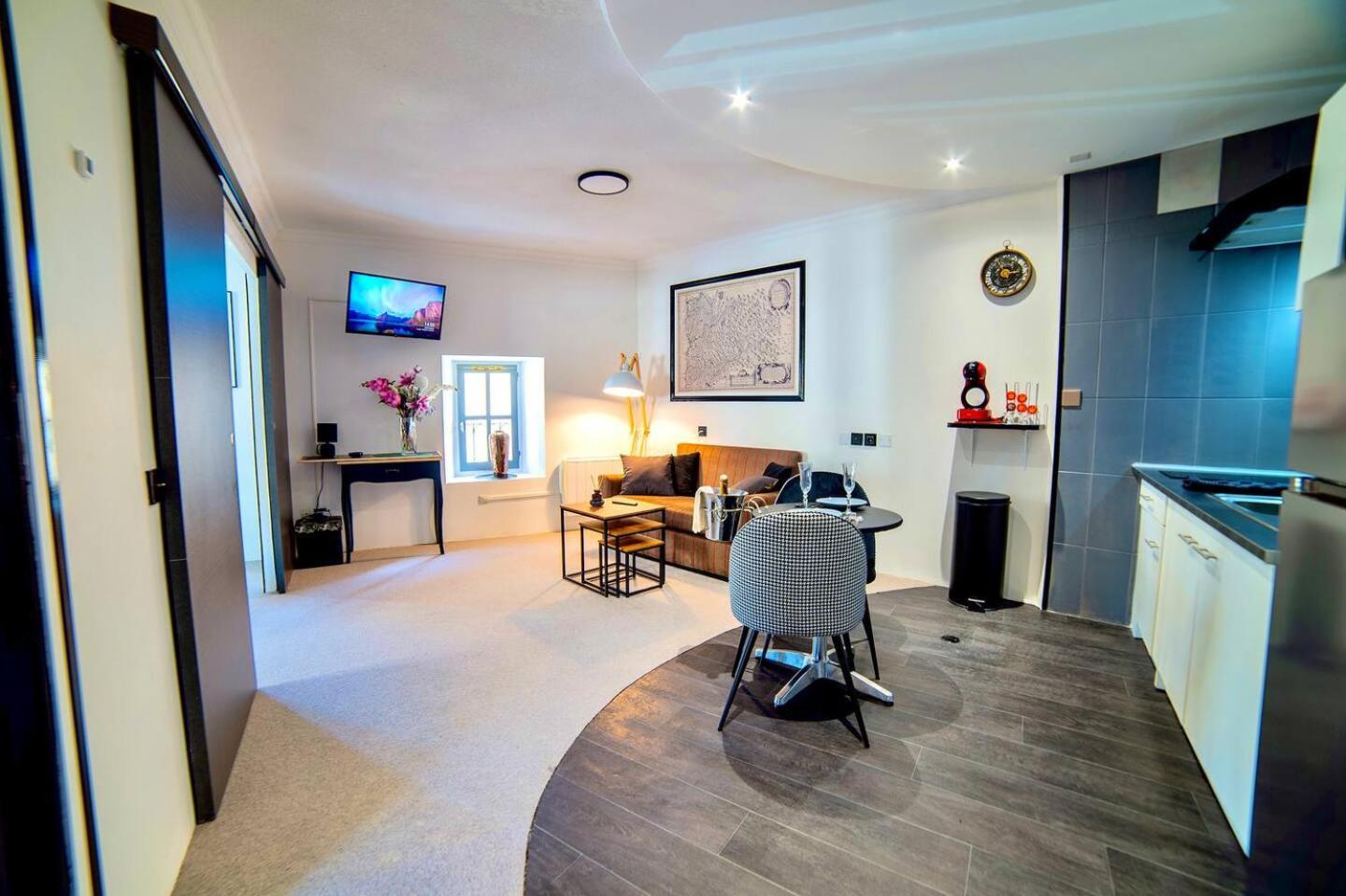 Appart'Hotel Chaleureux Au Coeur De Tullins - Le Roitelet Quarto foto